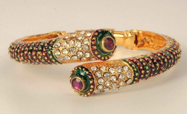 stylish_kada_with_studded_stones_and_meenakari_work_abari0beh024_adiva_1